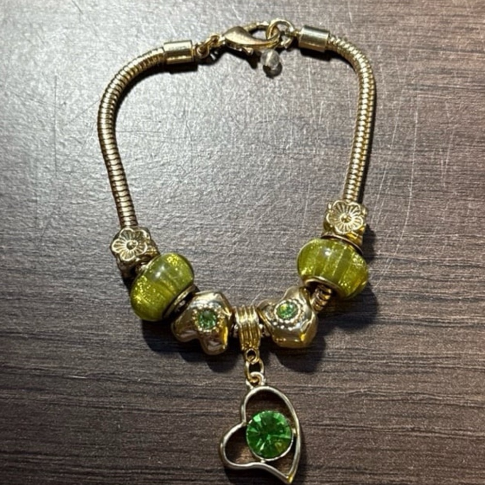 Elegant Gold and Green Heart Charm Bracelet